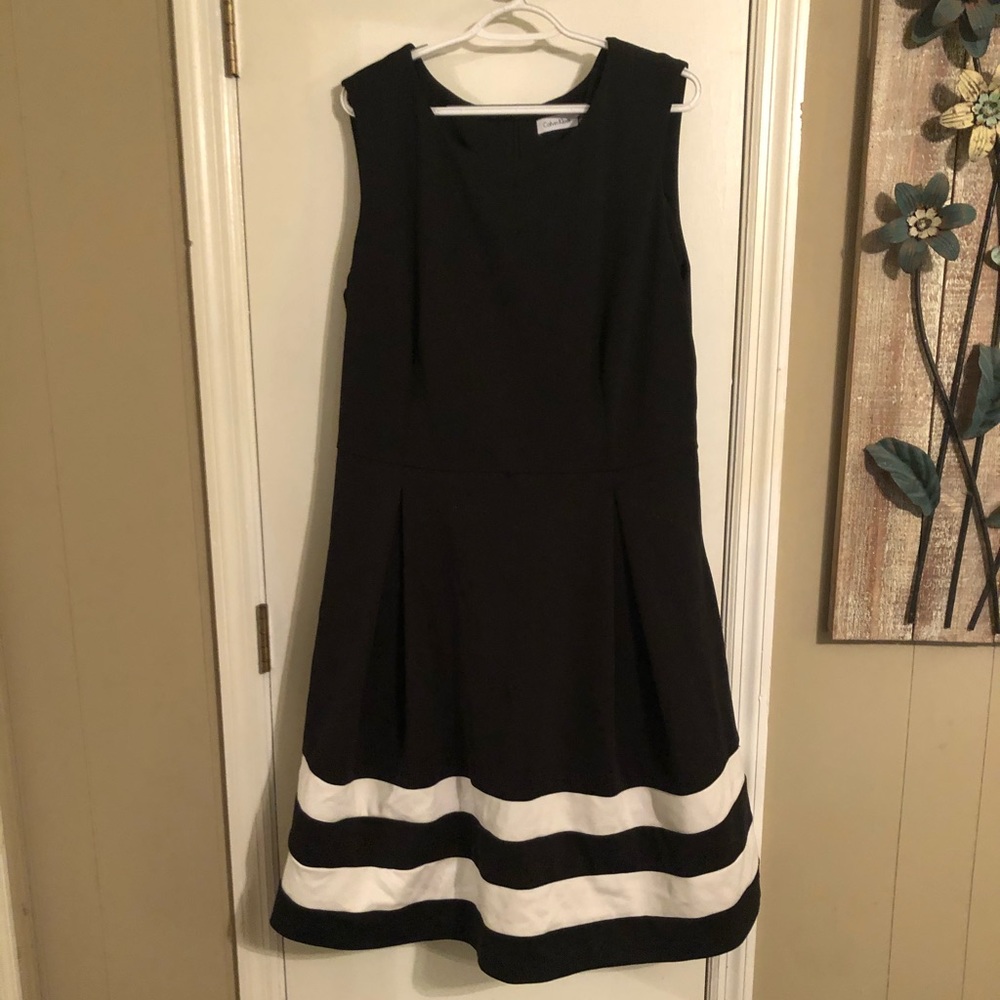Sleeveless black and white dress